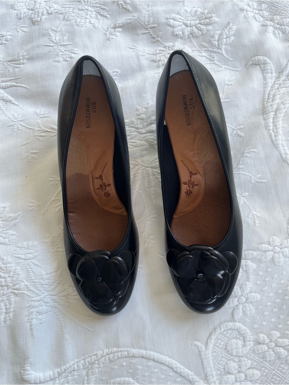 Ros Hommerson Black Leather “Celebrate” classic pump 10.5M